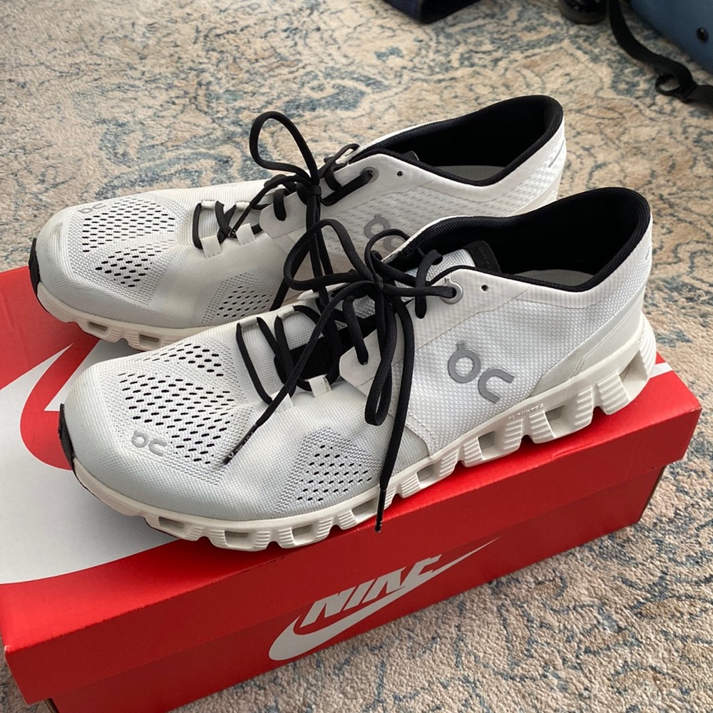 ON cloud X, near perfect condition! Size W 10.5